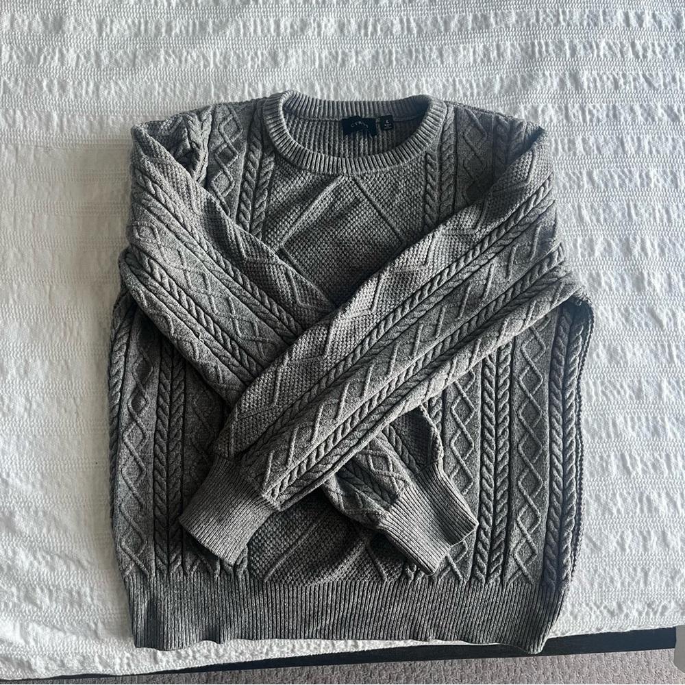 Cyrus beautiful cable knot grey sweater